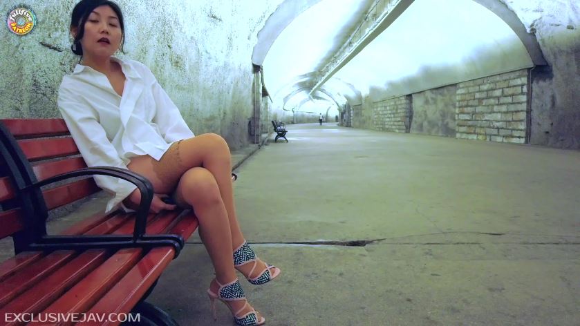 Cover 3 Squirting at pedestrian tunnel - 4K Ultra HD/MP4